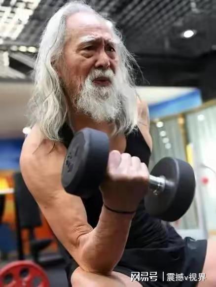 开云官方网站89岁王德顺天天3小时健身炼成不老神话人生从无退休二字(图2)