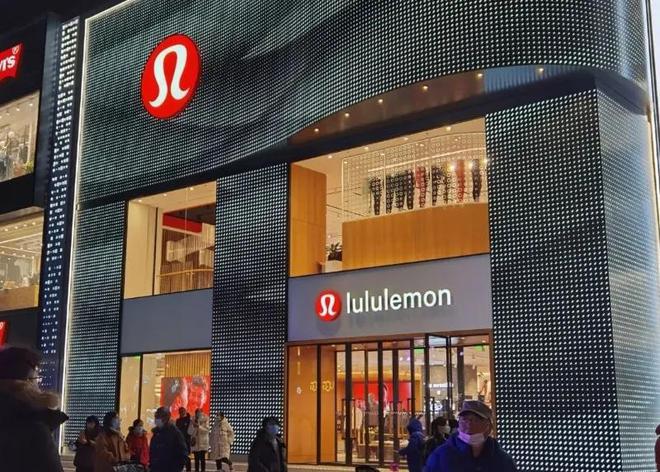 开云kaiyun痛失400亿的Lululemon想靠中国汉子翻身(图9)