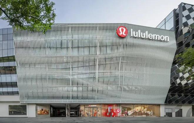 开云kaiyun痛失400亿的Lululemon想靠中国汉子翻身(图11)