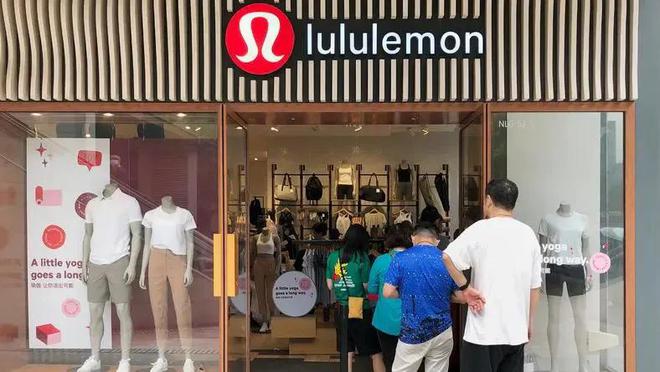 开云kaiyun痛失400亿的Lululemon想靠中国汉子翻身(图17)
