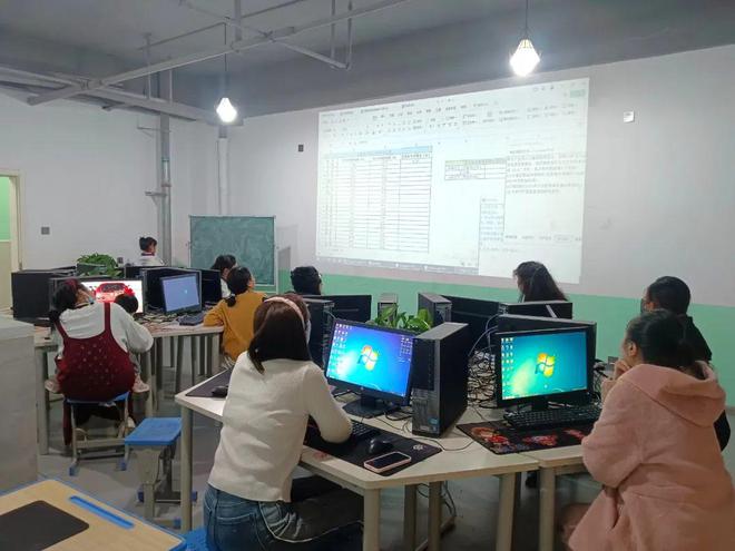 kaiyun中国网页版登录中卫“青大年夜校”开班 各种课程近20个班次吸收500(图3)